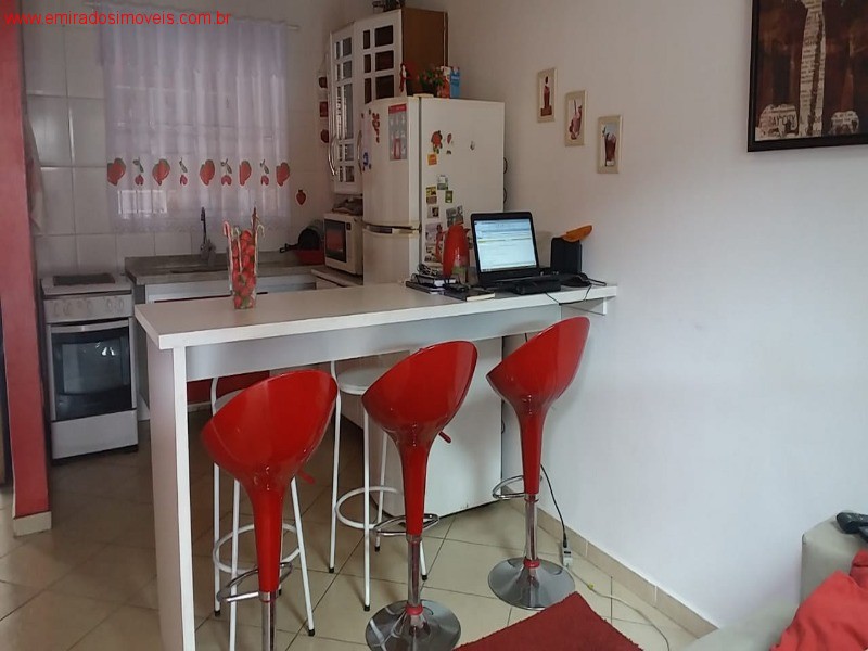 Casa com 2 dormitórios em Wanel Ville