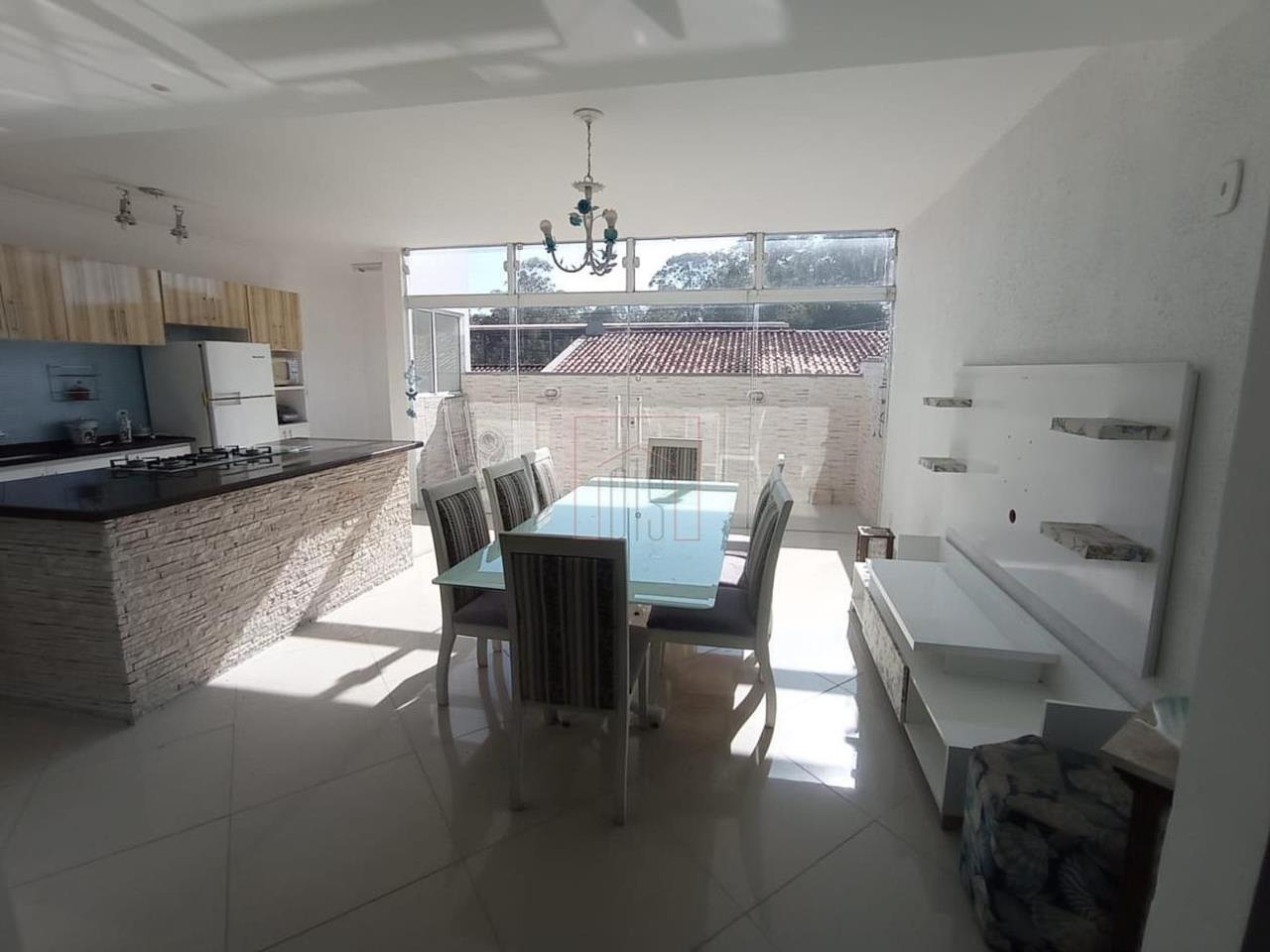 Casa de condomínio com 2 dormitórios em Wanel Ville